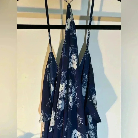 Flowy  halter dress - Picture 2 of 4